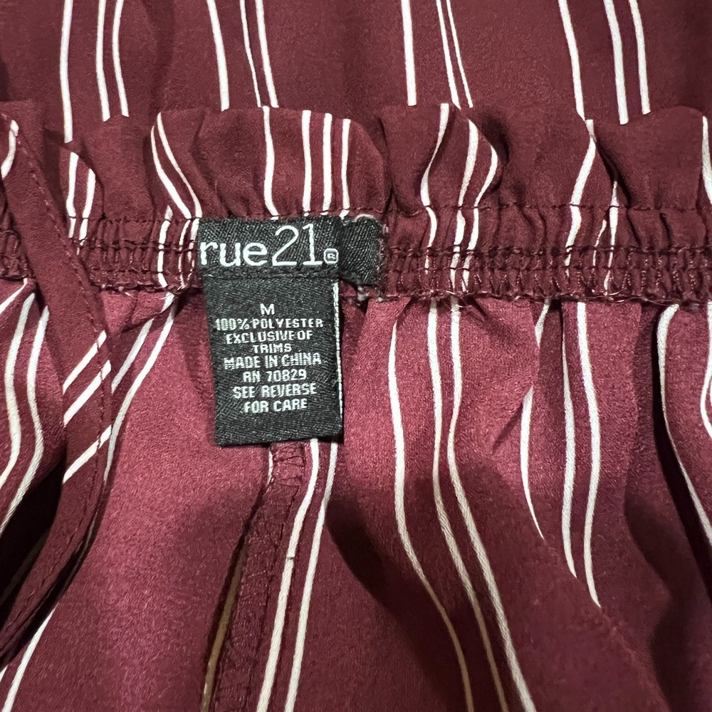 RUE 21 Womens Cold Shoulder Adjustable Strap Burgundy Stripe Crop Top Medium M‎ - Picture 6 of 6